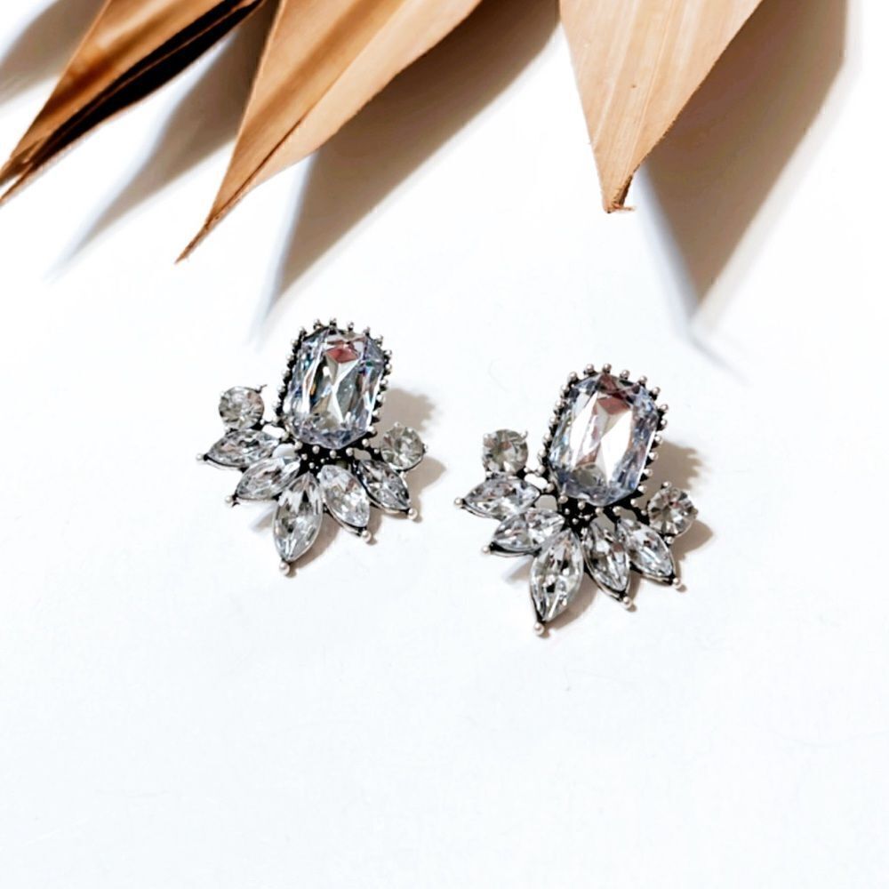Crystal stud earrings S257